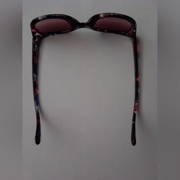 Cateyes  shape Sunglasses like new - Picture 3 of 8